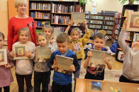 Pasowanie na czytelnika  klasa 1a